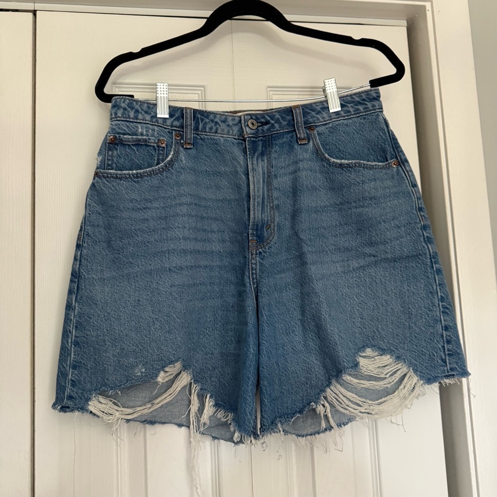 Abercrombie & Fitch 29 The Loose High Rise Short Curve Love